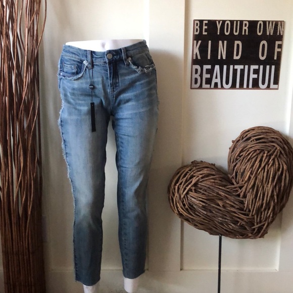 [BLANK NYC] Frayed edged skinny jeans - Picture 2 of 8